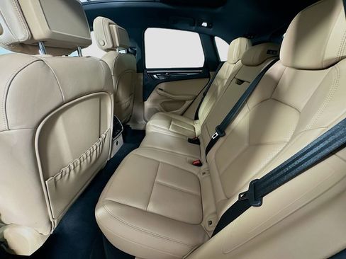 Certified 2023 Porsche Macan image 24
