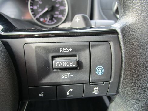 Used 2022 Nissan Rogue SV AWD/4WD image 19