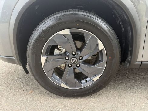 Used 2025 Nissan Rogue SV FWD image 32