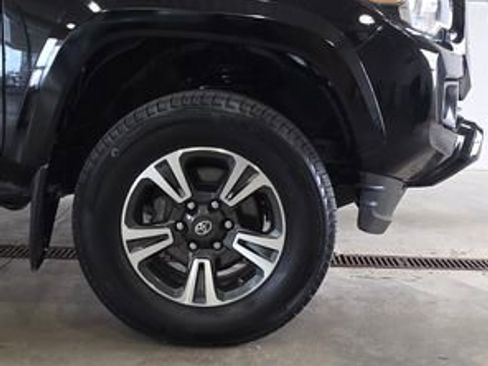 Used 2017 Toyota Tacoma TRD Sport image 26