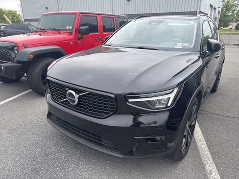 Used 2024 Volvo XC40 B5 Plus w/ Climate Package AWD/4WD image 2