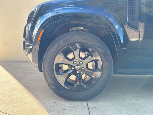 Certified 2023 Land Rover Defender 110 X-Dynamic SE image 6