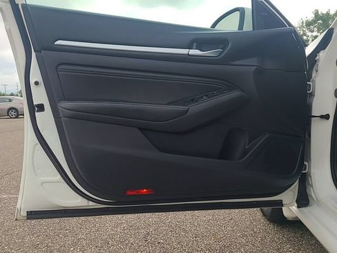 Used 2019 Nissan Altima 2.5 SL FWD image 11