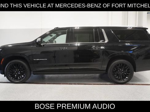 Used 2025 Chevrolet Suburban Premier AWD/4WD image 3