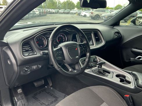 Used 2022 Dodge Challenger GT AWD/4WD image 25