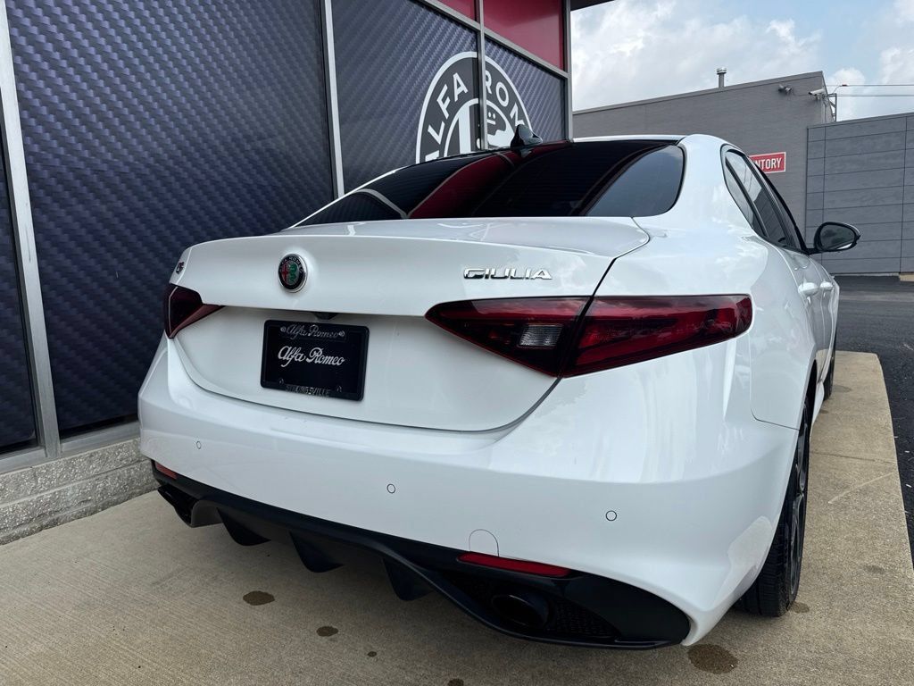 Used 2022 Alfa Romeo Giulia Veloce AWD/4WD image 7