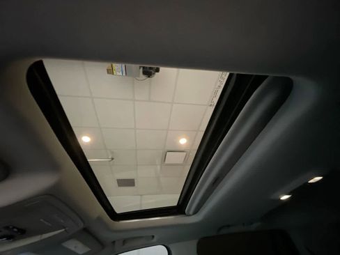 Used 2018 Chevrolet Tahoe LT image 22