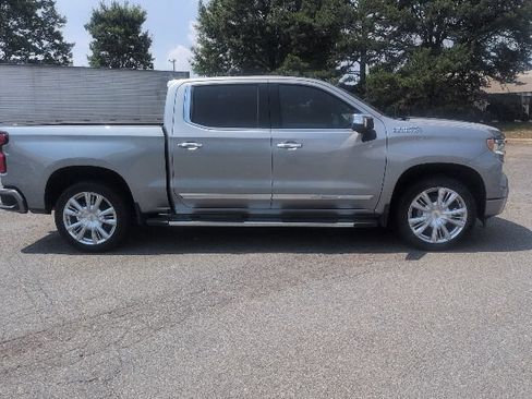 Used 2024 Chevrolet Silverado 1500 High Country w/ High Country Premium Package AWD/4WD image 5