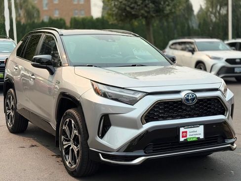 Used 2024 Toyota RAV4 XSE AWD/4WD image 7