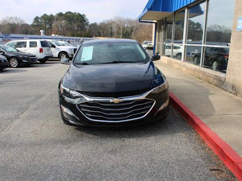 Used 2021 Chevrolet Malibu LT image 2