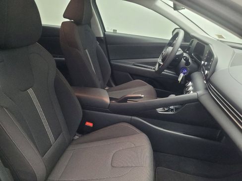 Used 2025 Hyundai Elantra SE FWD image 21
