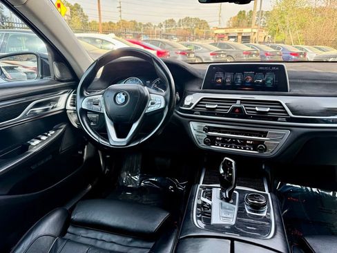 Used 2017 BMW 740i RWD image 19