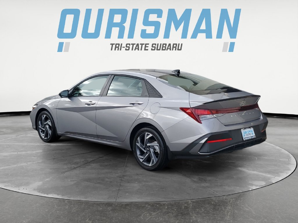 Used 2025 Hyundai Elantra Sport FWD image 4