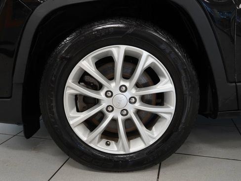 Used 2020 Jeep Cherokee Latitude image 10