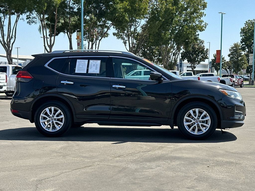 Used 2017 Nissan Rogue SV w/ Sun & Sound Touring Package FWD image 6