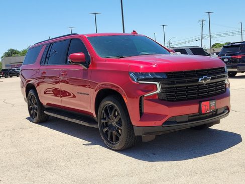Used 2023 Chevrolet Suburban RST w/ Luxury Package AWD/4WD image 6