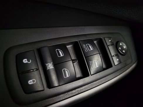 Used 2021 Jeep Cherokee Limited image 27