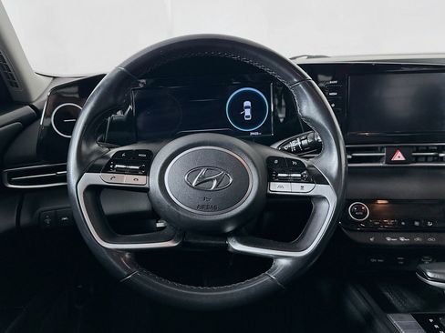 Used 2022 Hyundai Elantra SEL w/ Convenience + Premium Package FWD image 18