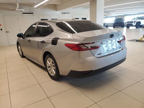 Used 2025 Toyota Camry LE image 5