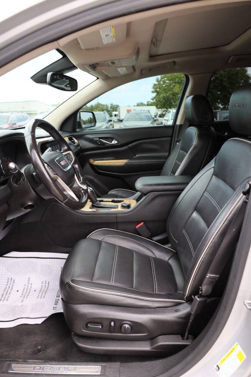 Used 2018 GMC Acadia Denali w/ Technology Package AWD/4WD image 13