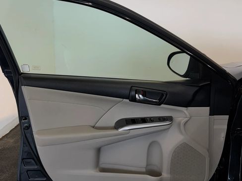 Used 2013 Toyota Camry XLE w/ Leather Pkg FWD image 13