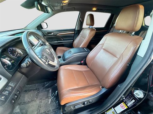 Used 2017 Toyota Highlander Limited Platinum image 20