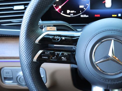 Used 2024 Mercedes-Benz GLS 450 4MATIC image 19