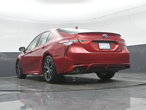 Used 2020 Toyota Camry SE w/ Sunroof Package FWD image 55