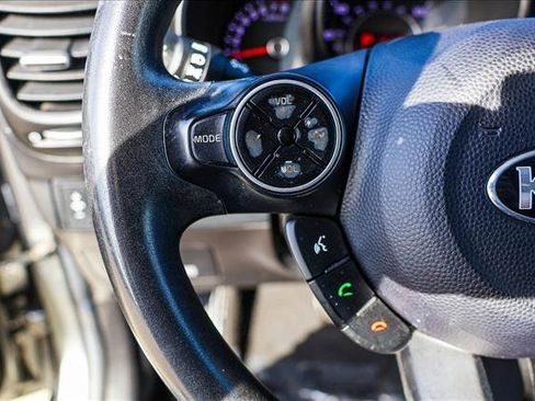 Used 2015 Kia Soul + image 12