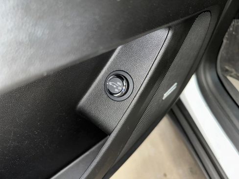 Certified 2023 Chevrolet Traverse LT w/ LT Premium Package image 7