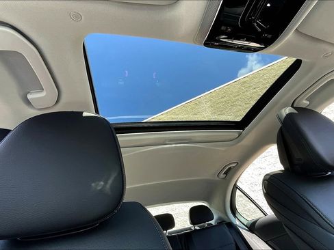 Used 2025 Mercedes-Benz C 300 4MATIC Sedan image 17