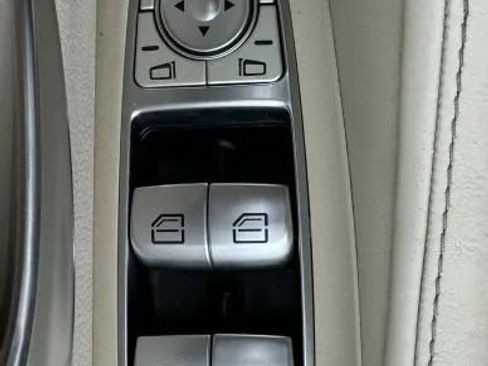 Used 2017 Mercedes-Benz E 300 4MATIC image 43