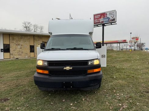 Used 2018 Chevrolet Express 3500 image 8