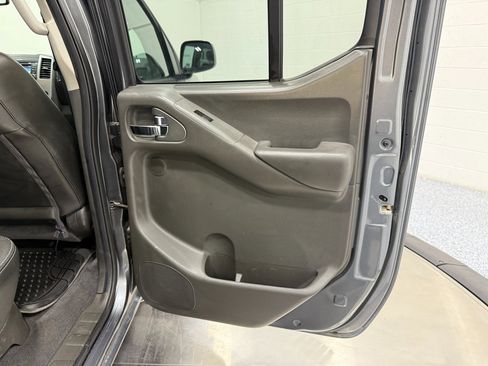 Used 2020 Nissan Frontier PRO-4X w/ Pro-4x Utility Package image 41