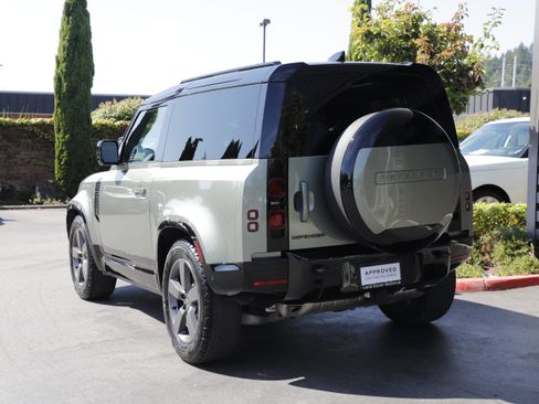 Certified 2025 Land Rover Defender 90 X-Dynamic SE AWD/4WD image 4