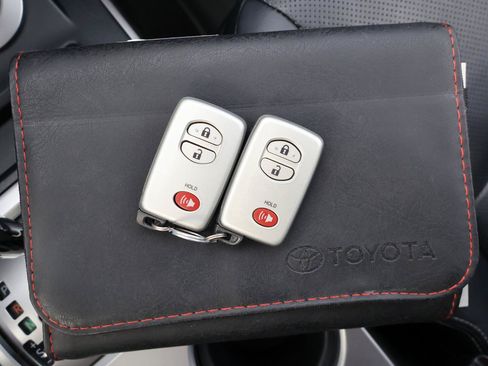 Used 2018 Toyota 4Runner Limited AWD/4WD image 27