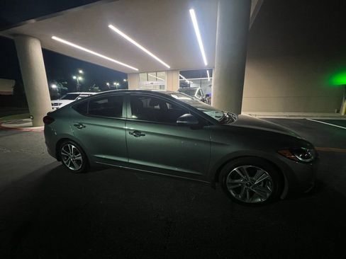 Used 2017 Hyundai Elantra Limited image 6