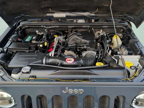 Used 2016 Jeep Wrangler Unlimited Rubicon w/ Connectivity Group AWD/4WD image 36