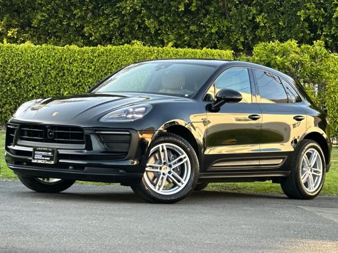 Certified 2025 Porsche Macan AWD/4WD image 1