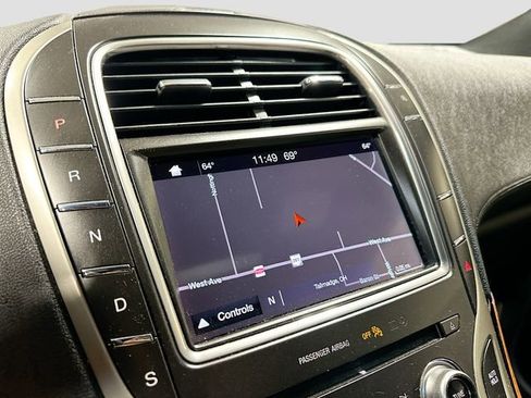 Used 2019 Lincoln Nautilus Select image 15