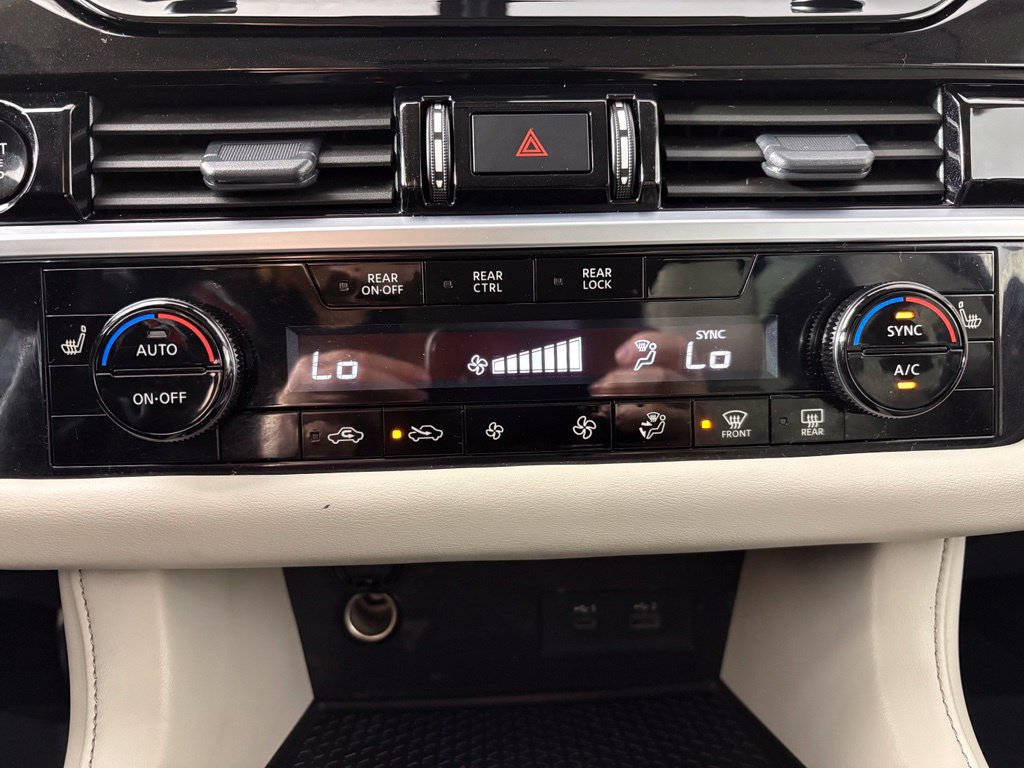 Used 2025 Nissan Pathfinder SV w/ Black Appearance Package AWD/4WD image 28