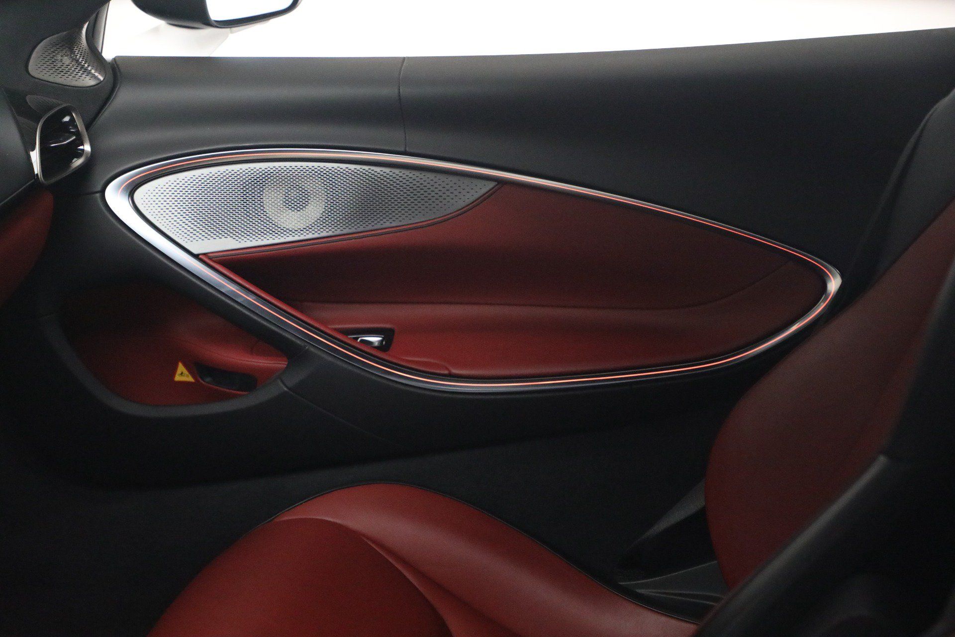 Used 2023 McLaren Artura RWD image 29