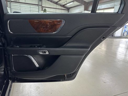 Used 2017 Lincoln Continental Select w/ Climate Package image 14