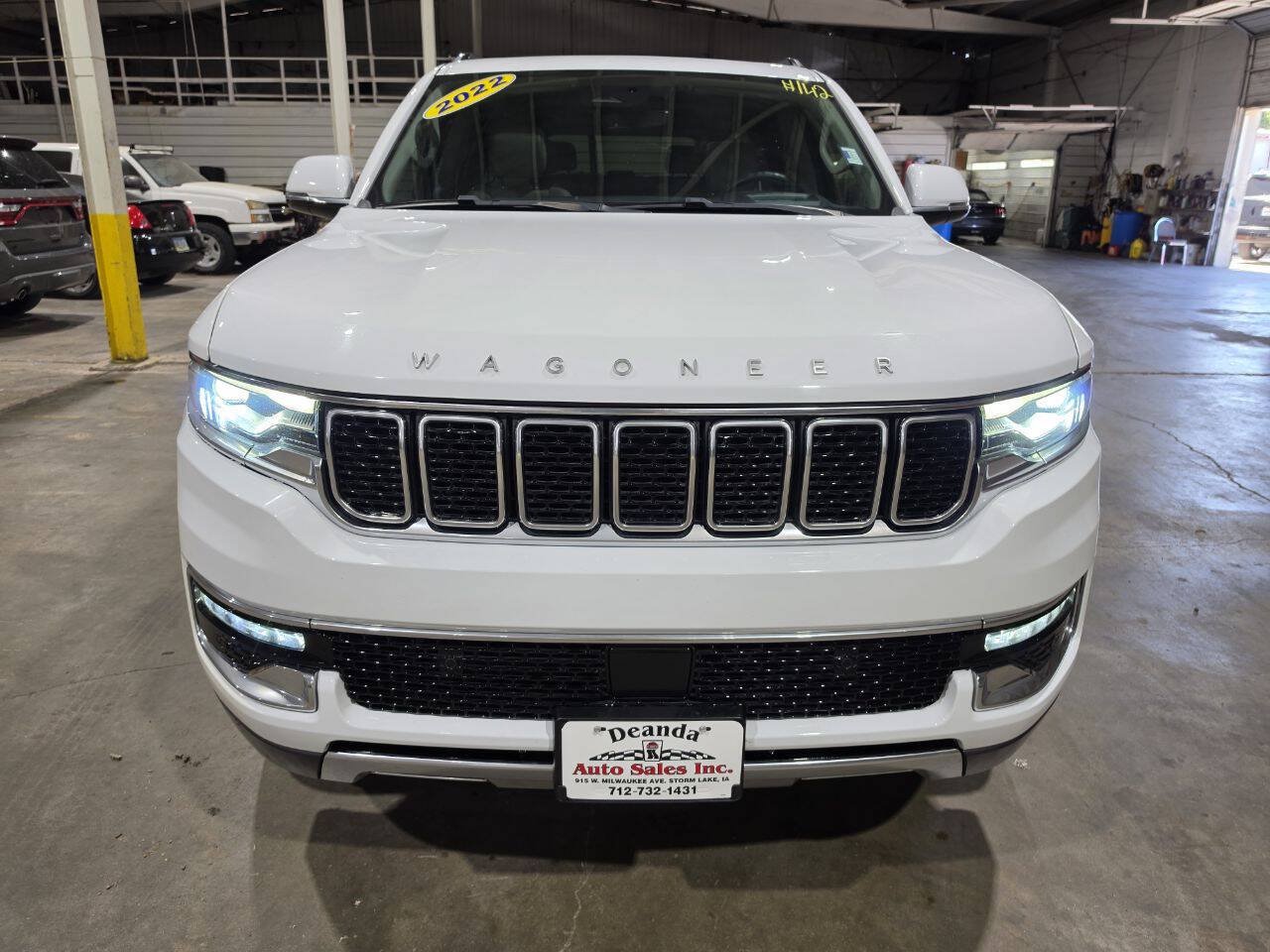 Used 2022 Jeep Wagoneer Series III w/ Premium Group I AWD/4WD image 20