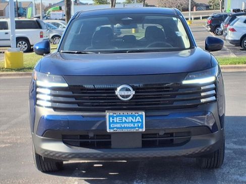 Used 2025 Nissan Kicks SV image 2