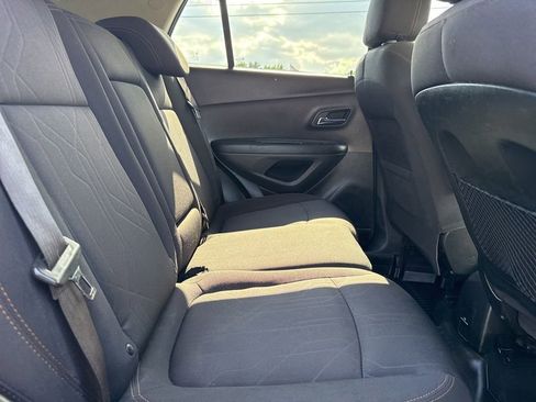 Used 2020 Chevrolet Trax LT AWD/4WD image 35