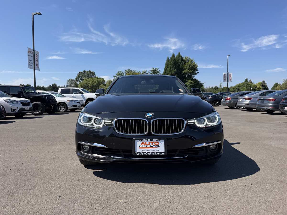 Used 2017 BMW 330i xDrive Sedan AWD/4WD image 3