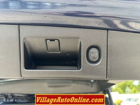 Used 2020 Cadillac Escalade ESV Premium Luxury AWD/4WD image 44
