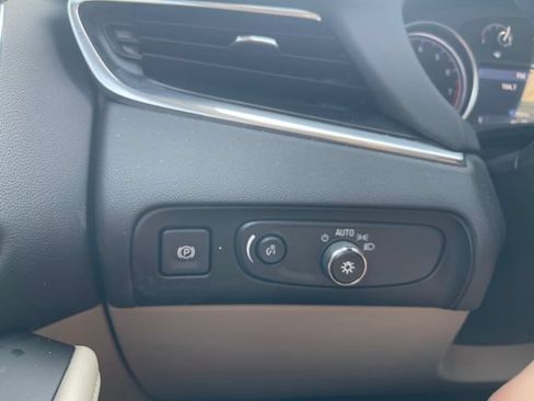 Used 2020 Buick Enclave Premium w/ Sun and Sites Package FWD image 22
