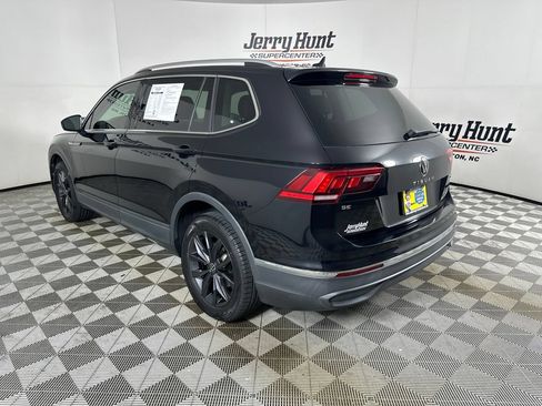 Used 2022 Volkswagen Tiguan SE w/ Panoramic Sunroof Package AWD/4WD image 6